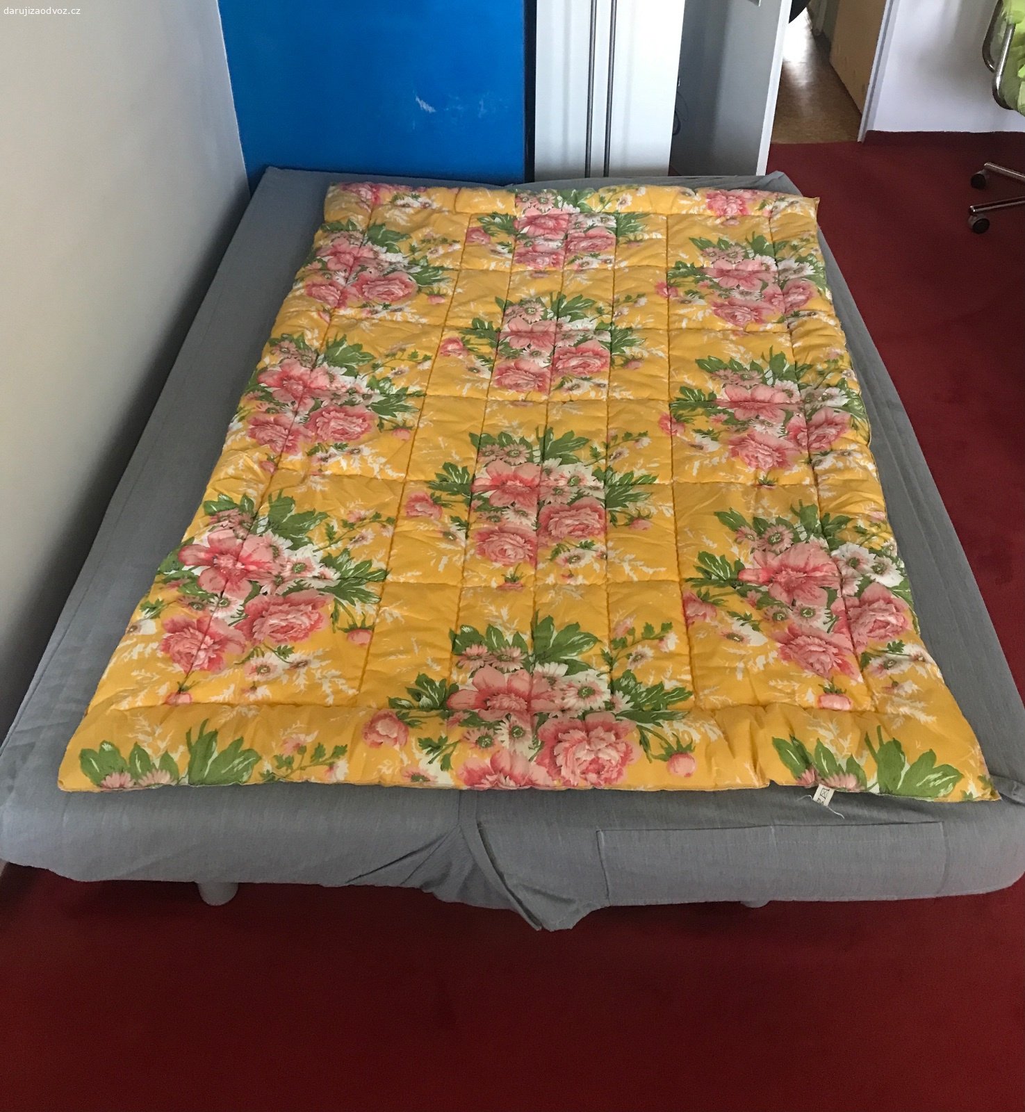 Přikrývky na spaní. Přikrývky na spaní, 2 ks, 180 x 120 cm. 
Malé Nescafe potěší, není podmínkou.