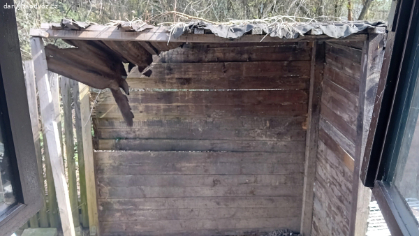 prkna ze zahradního domu