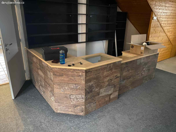 PRodejní pul s místem pro PC