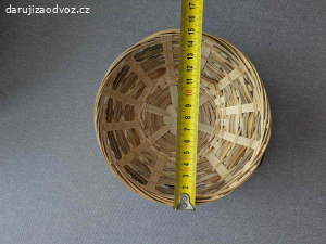 Proutěný košíček, průměr 15 cm