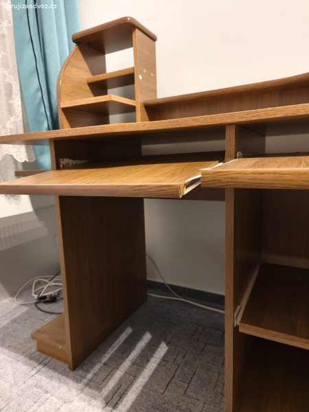 Psací stůl