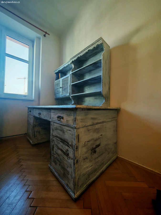 psací stůl