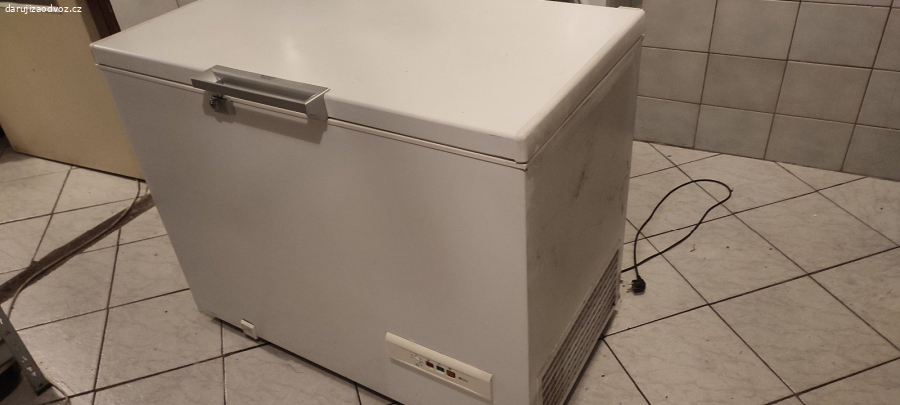 Pultový mrazák Ariston 240 litrů