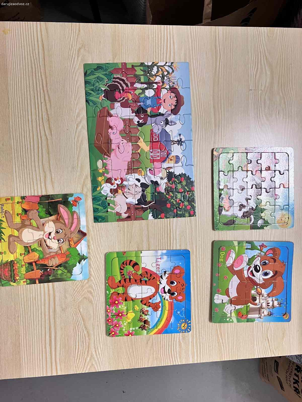 Puzzle pro děti. Daruji puzzle pro děti, jsou hrané, u pejska chybí jedna kostička.