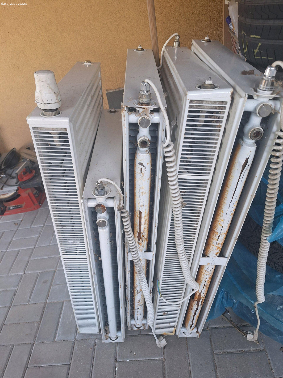 Radiatory. Daruji za odvoz radiatory 3 kusy  60x100 a 1 kus 60x80.