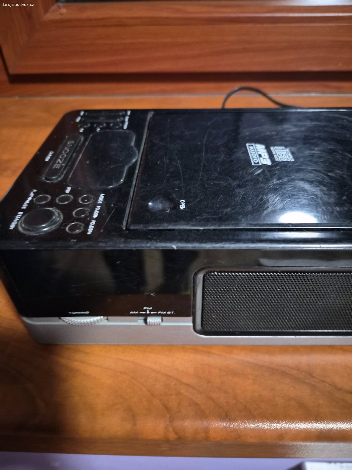 Rádio s CD přehrávačem. Daruji toto rádio s CD přehrávačem.
Poštou neposílám.