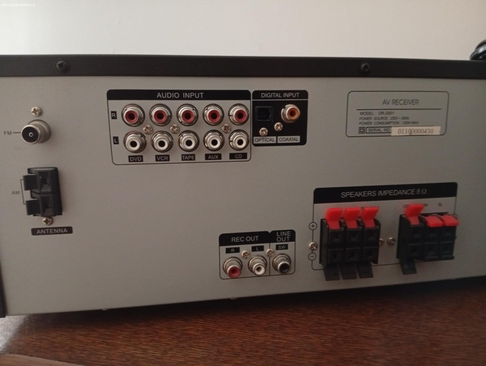 Receiver D - I - K. Daruji za odvoz. Funkční ale blbne hlasitost. Včetně dálkového ovladače. Studentská pečeť pro dceru potěší - není podmínkou.