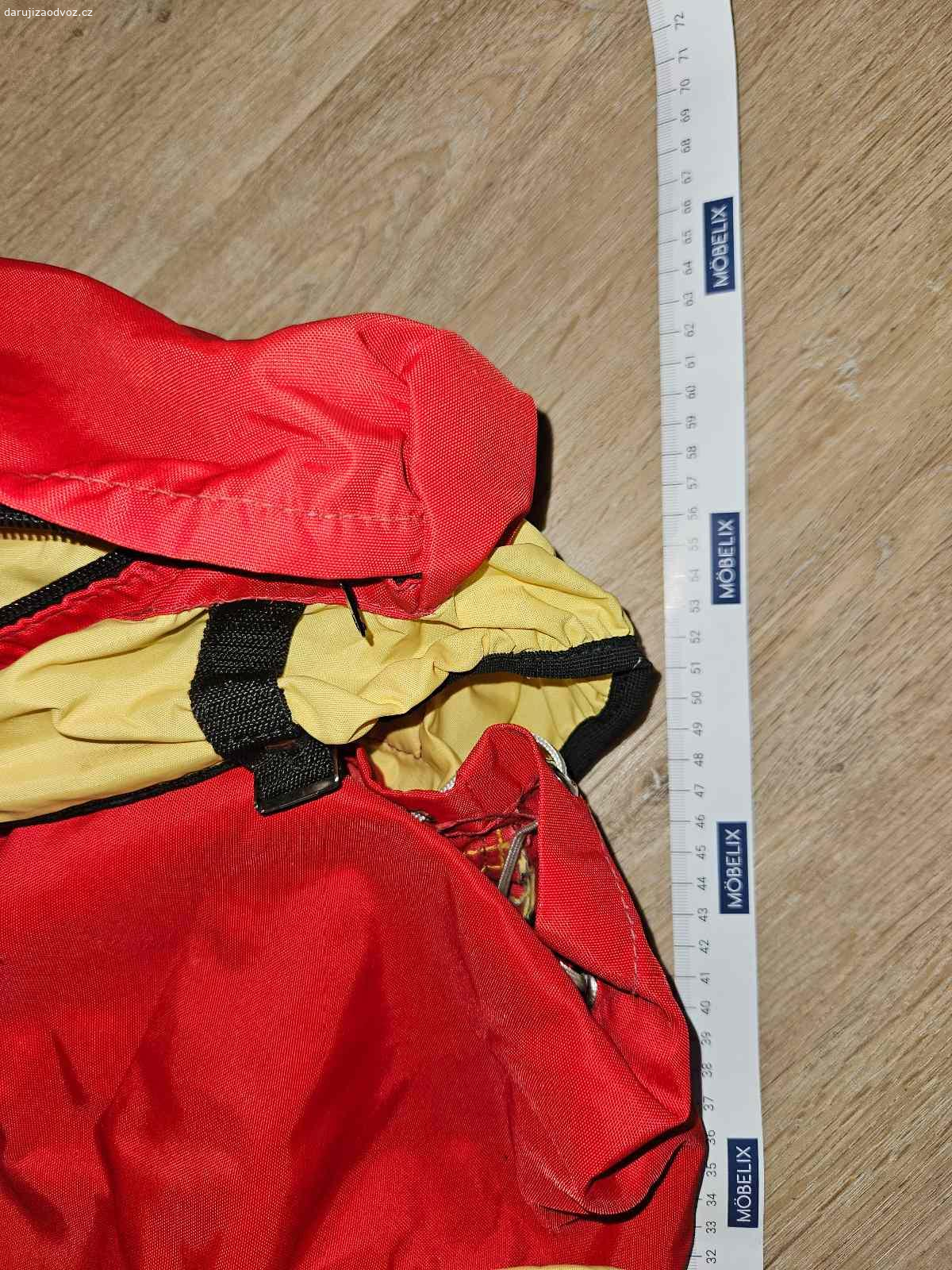 Retro batoh. Velikost viz foto. V pripade zajmu mi napiste email.

Pouzity,nejaka ta skvrnka na zadech,ale stale plne funkcni