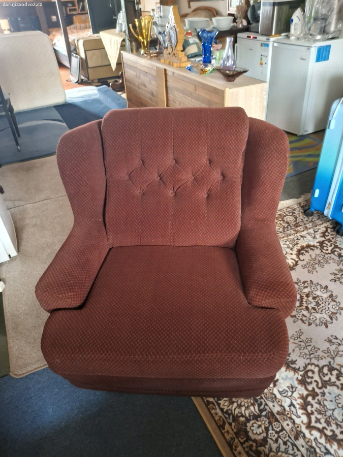 Retro gauč a křesla.