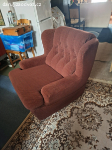 Retro gauč a křesla.