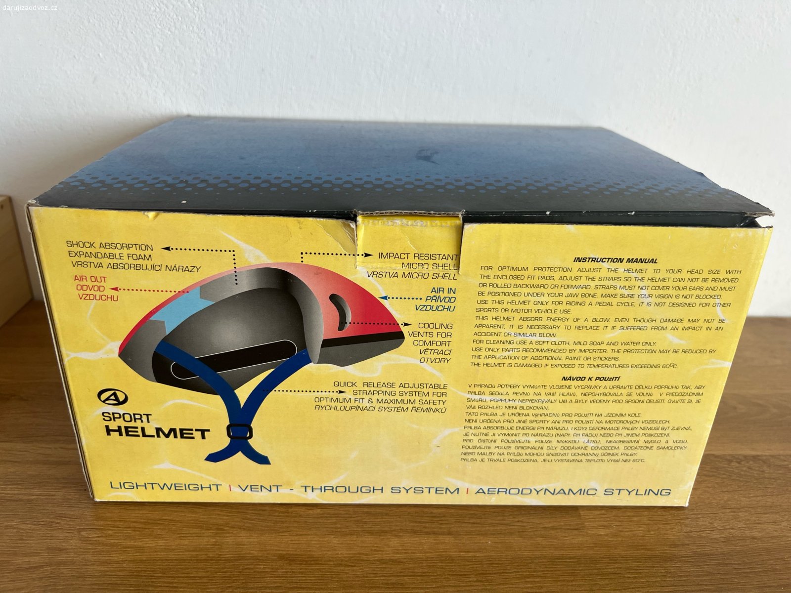 RETRO přilba. RETRO dětská přilba. Vhodná jako rekvizita, na výrobu kostýmu, pro sběratele.. Je cca 20 let stará, takže již není vhodná z bezpečnostních důvodů na kolo! :)
V případě zájmu pošlu další fotky.