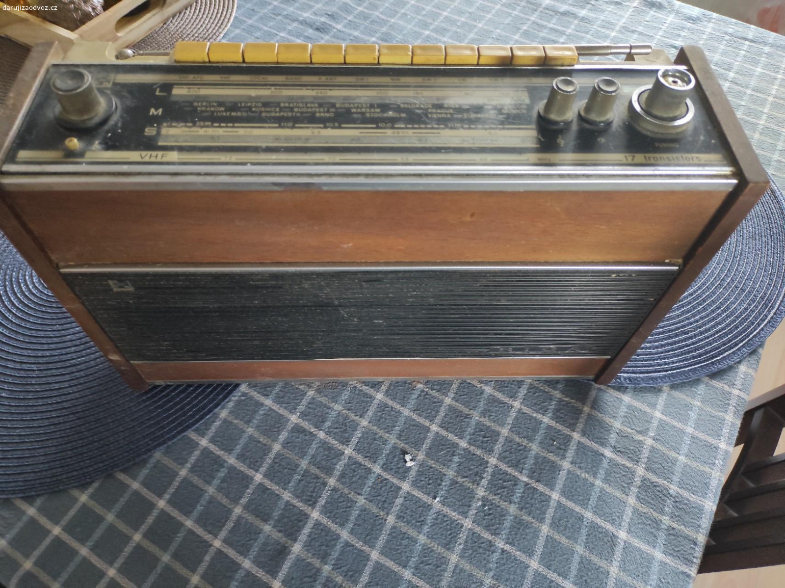 Daruji retro rádio. Retro rádio