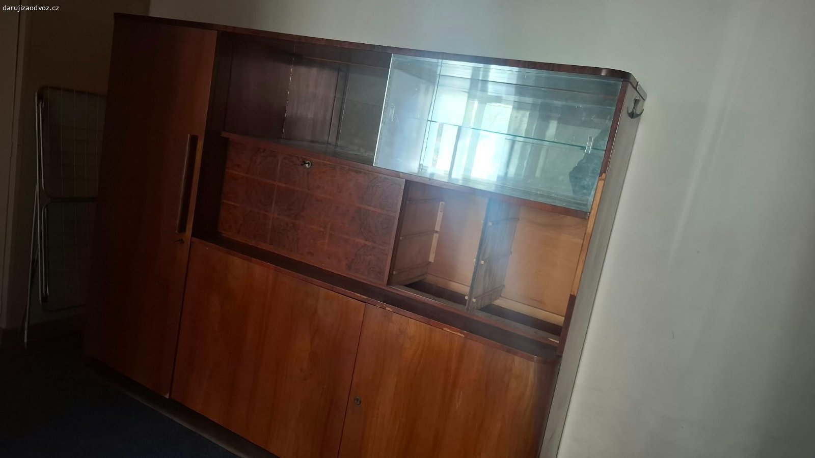 retro stena 50 leta. za odvoz, rozmery na vyzadani, 1. patro