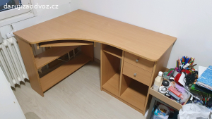 Rohový pracovní stůl
