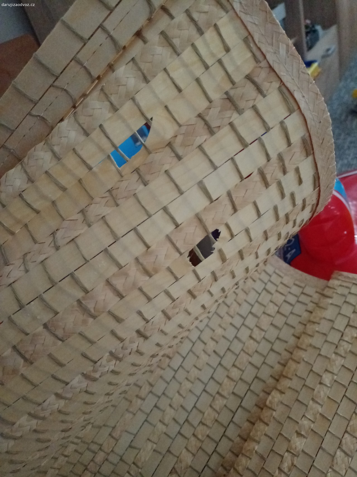 Rohož. Na konci dvě díry, tak jedině zkrátit. Rozměr cca 56 x 200 cm.