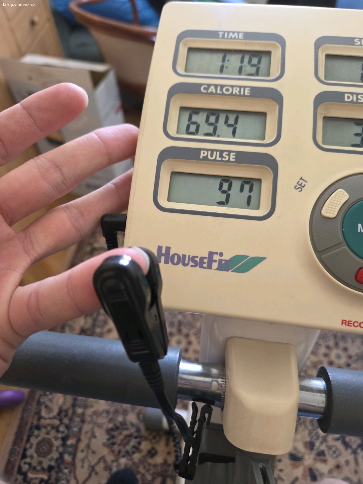 Rotoped Housefit za odvoz. Rotoped s magnetickou brzdou, funkční. Nastavitelné tření, výška sedadla a poloha řídítek. 

Displej zobrazuje několik údajů včetně srdečního tepu, který je měřen pomocí kolíčku.

Vyzvednutí na Praze 2 u Náměstí Míru v těchto časech: 
Úterý 18:00-20:00
Středa 12:30-20:30
Čtvrtek 12:30-20:30

Rozměry cca 70x42x130cm (DxŠxV)
Přidám i manuál.