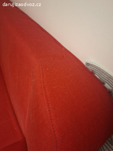 Rozkládací gauč červený