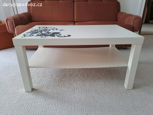 Rozkládací gauč, skřín Ikea, stolek