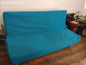 rozkládací gauč v dobrém stavu.
