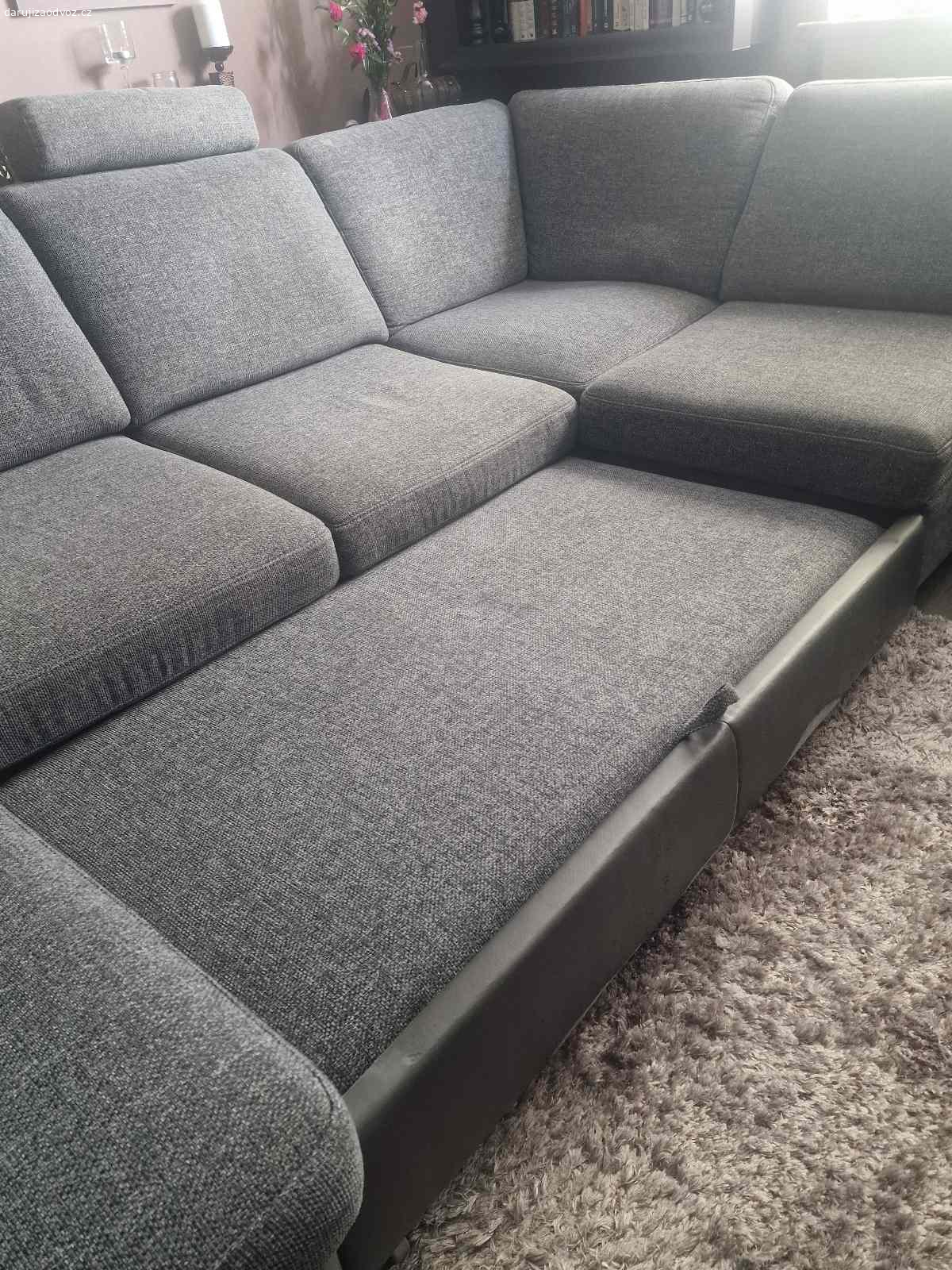 ...rozkládací pohovka s úložným prostorem. DARUJI ZA ODVOZ....velký rozkládací gauč ve tvaru U...s výsuvným lůžkem a velkým úložným prostorem...kombinace látka a koženka...zachovalý..vhodný na spaní i pro velkou rodinu...