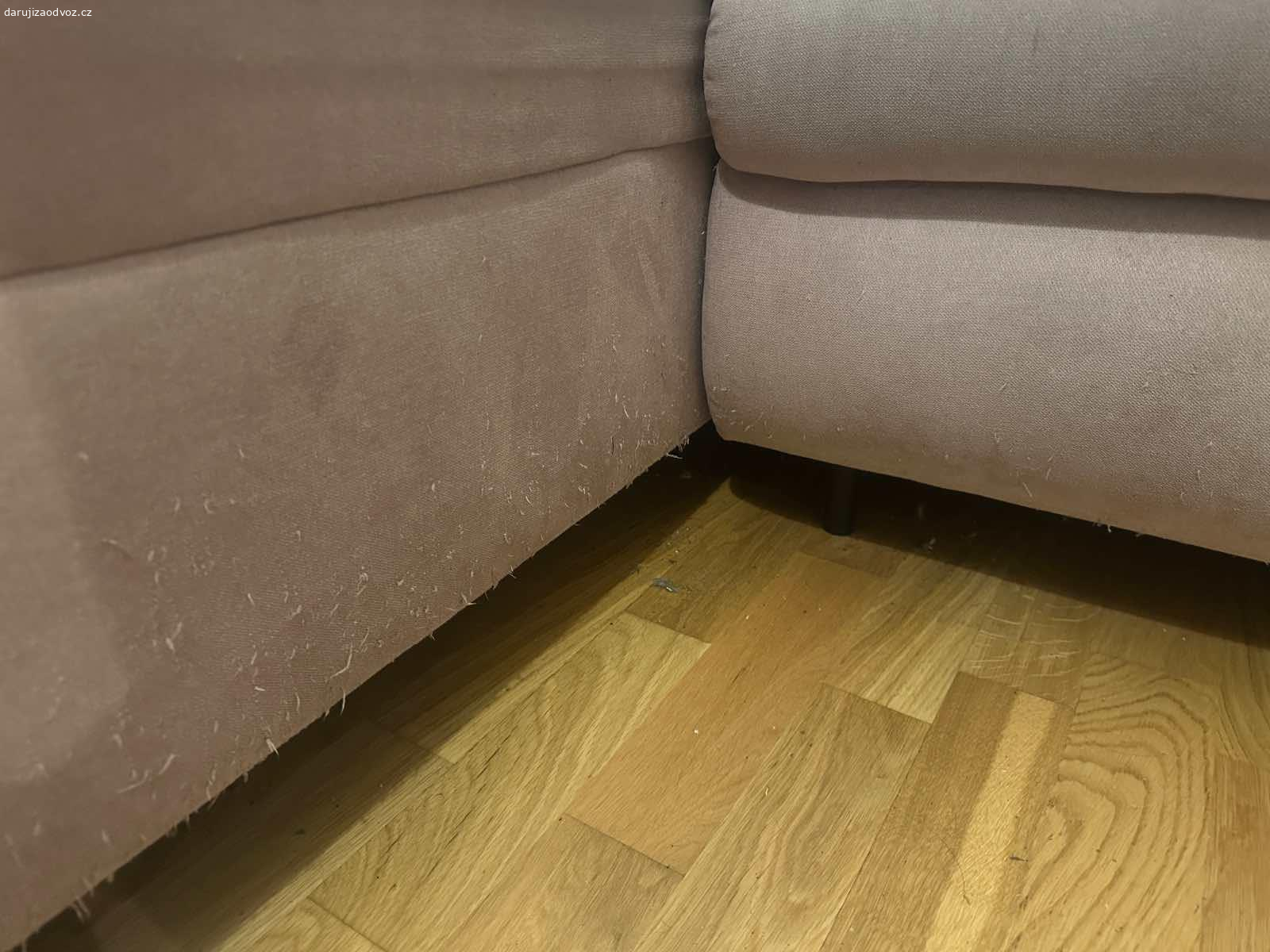 Rozkládací rohová sedačka. Velka - 3,3/ 1,8m.  Plně funkčni, nutno vyčistit