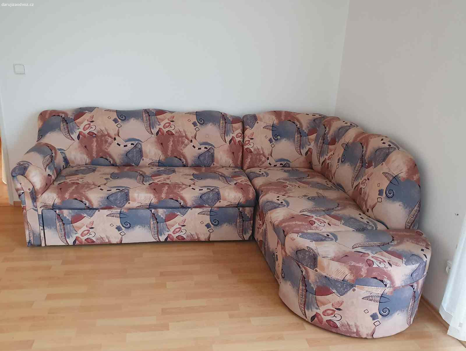 Rozkládací sedací souprava. Z pozůstalosti (kuřácká domácnost).
Rozložená cca 150x245 cm 
nerozložená cca 240x140 cm
Daruji za odvoz -Jenštejn