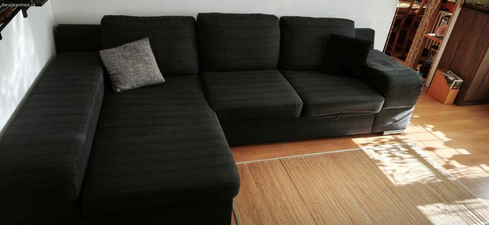 Rozkládací sedačka za odvoz. Daruji za odvoz rozkládací sedačku. Používaná spoustu let, ale ještě dobře poslouží. Rozkládání plně funkční, jen z jedné strany vytrhaná od koček viz foto. Potahy na 3 velké polštáře jsou na zip, snimatelné a pratelné. 
Rozměry viz foto:
šířka - 300 cm
hloubka - 170 cm
výška zadní části - 76 cm
Plocha na spaní - 220 x 145 cm
Je třeba rozložit na dvě celkem těžké části, je tedy potřeba silné osoby k manipulaci.