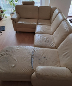 Rozkládací starší gauč