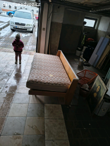 roztahovací postel