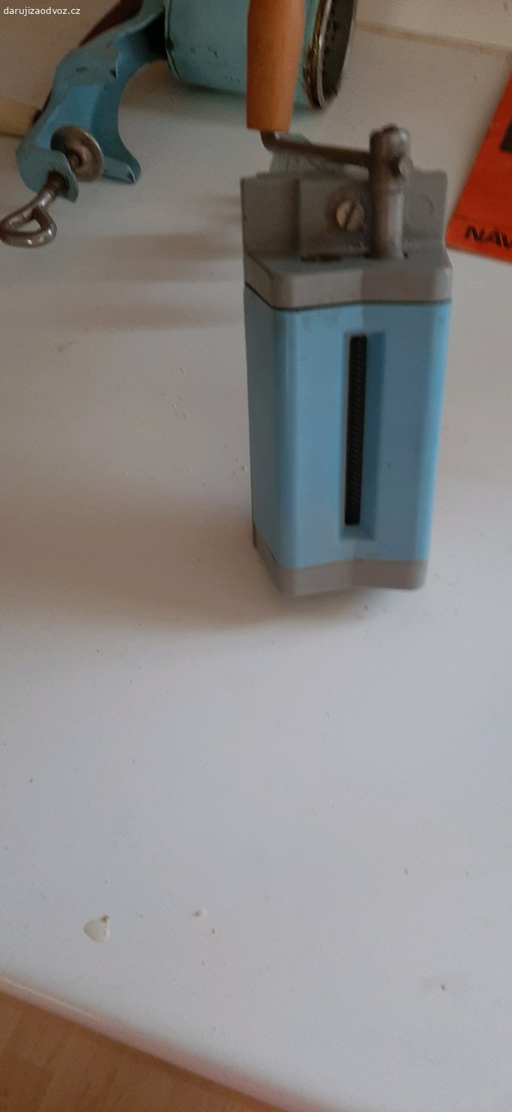 Ruční mlýnek. Ruční mlýnek na nudle