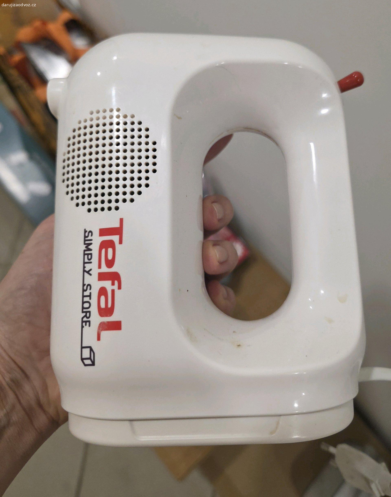 rezervace- Ruční šlehač Tefal. Zcela funkční, jen jedna metla zlomená.