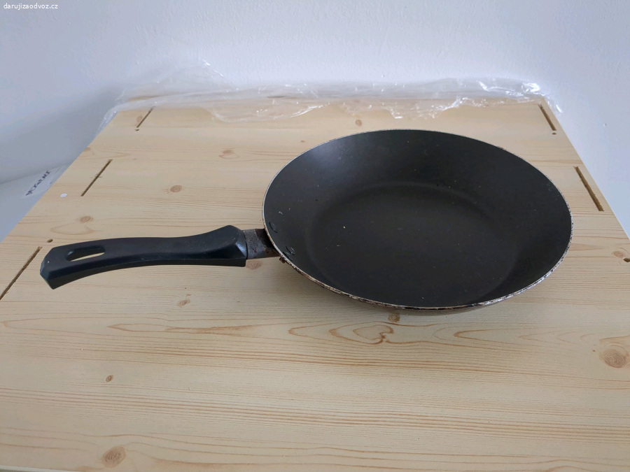 různé nádobí