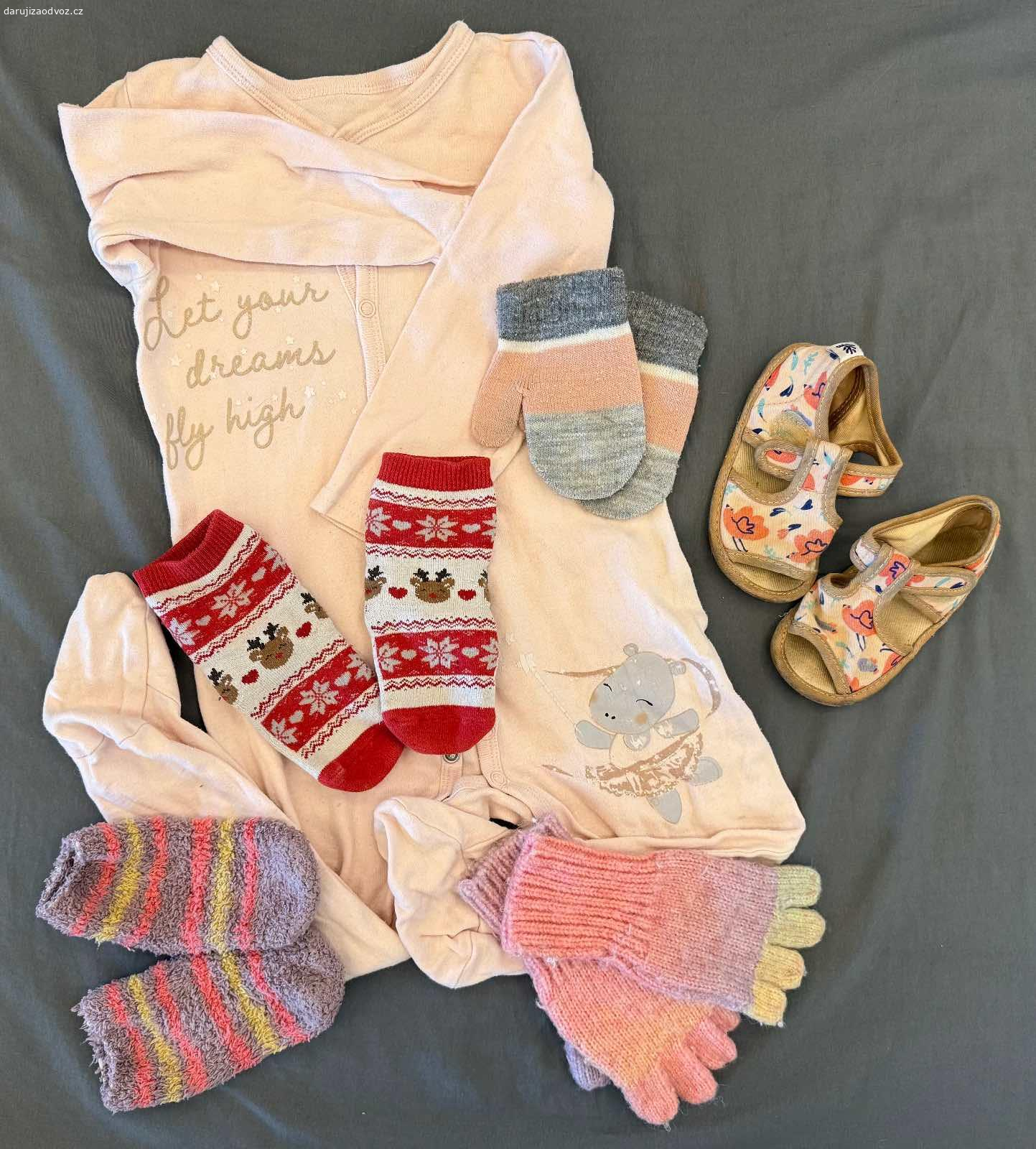 Různé oblečky a spací pytel pro děti 12-24 měsíců. Nošené (v dobrém stavu)
Pro děti 12-24 měsíců (spací pytel pro miminko)
Daruji pouze vše najednou
Osobní odběr: Malá Bučina, Velvary