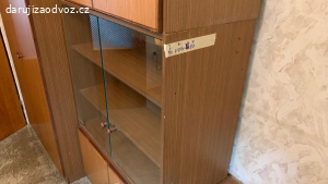 Různé skříně a vytrína