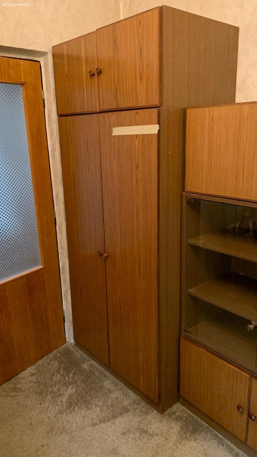Různé skříně a vytrína. Různé rozměry od 91 š x 50 hl x 40 v až po 91š x 65hl x 168v.

Na emaily neraguji, pouze SMS, hovor, Whatsapp.
Odvoz možný o víkenech nebo svátcích.