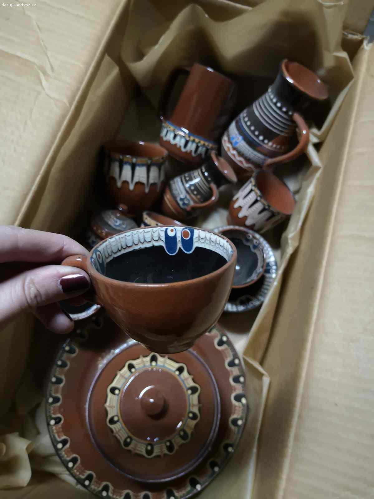 Sada malované keramiky. Sada různé malované keramiky. Hrníčky, talířky a další.

ZDARMA - POUZE osobní odběr Jičín 50601.