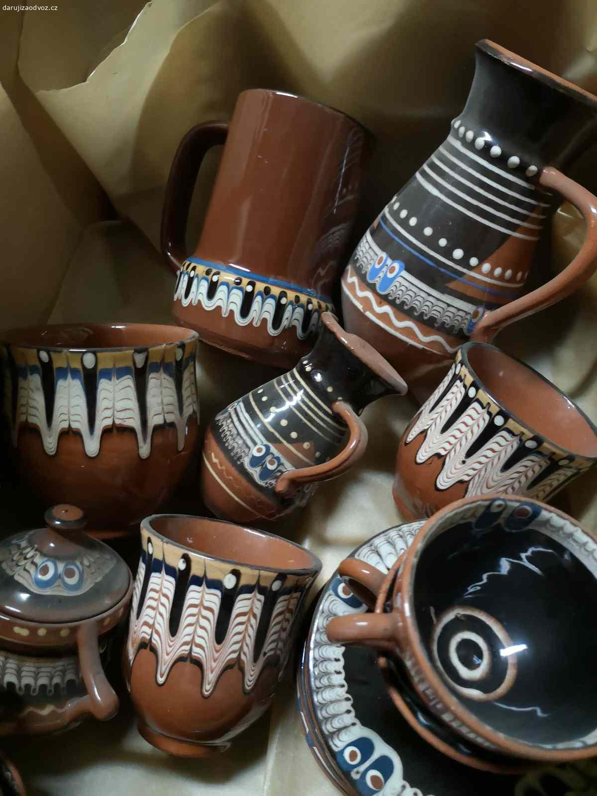 Sada malované keramiky. Sada různé malované keramiky. Hrníčky, talířky a další.

ZDARMA - POUZE osobní odběr Jičín 50601.