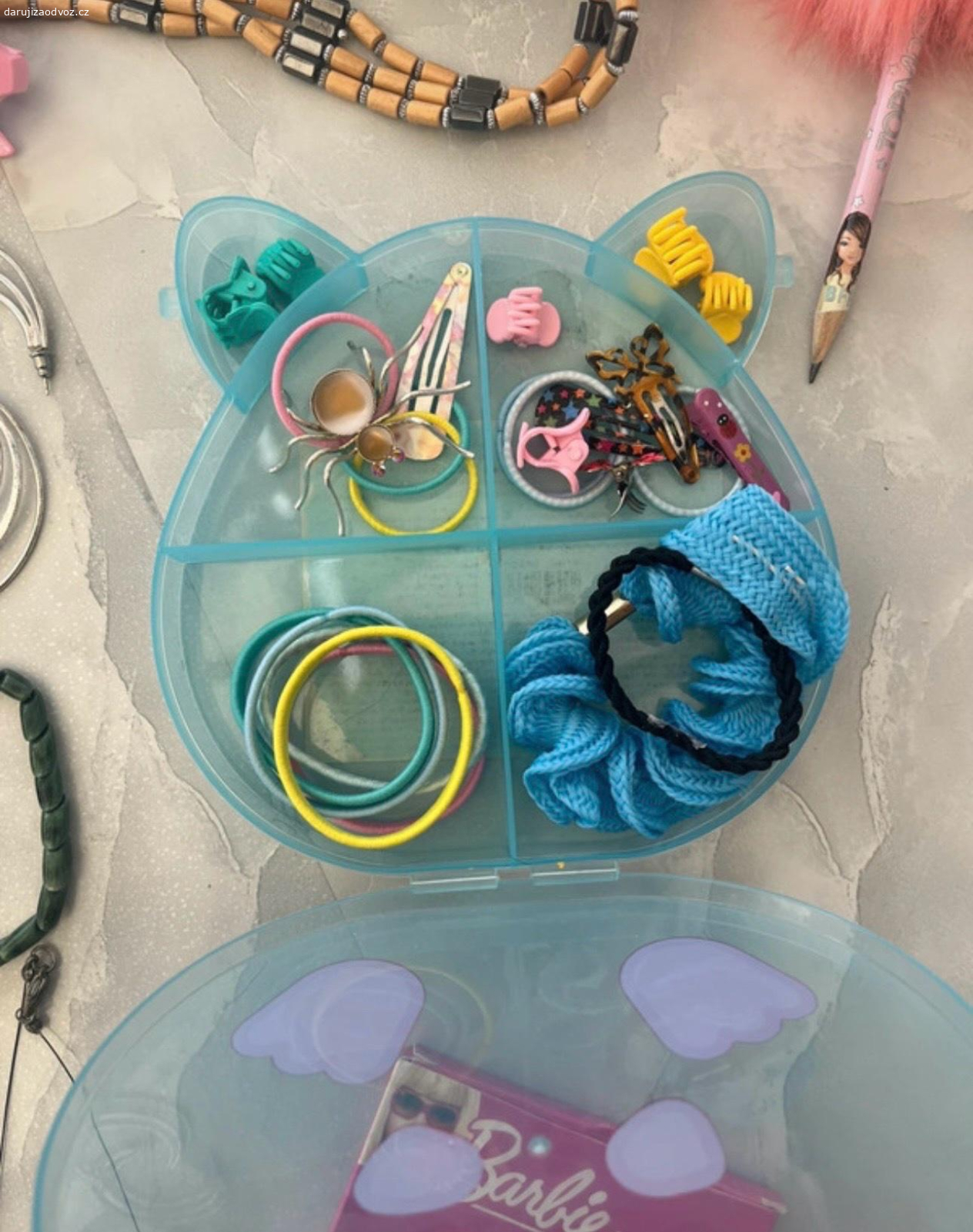 sada pro malou princeznu. Něco nošené, něco minimálně, nemco úplně nové. 
možnost osobního setkání - poprosila bych o lahev cola zero anebo zásilkovna komplet 120.-