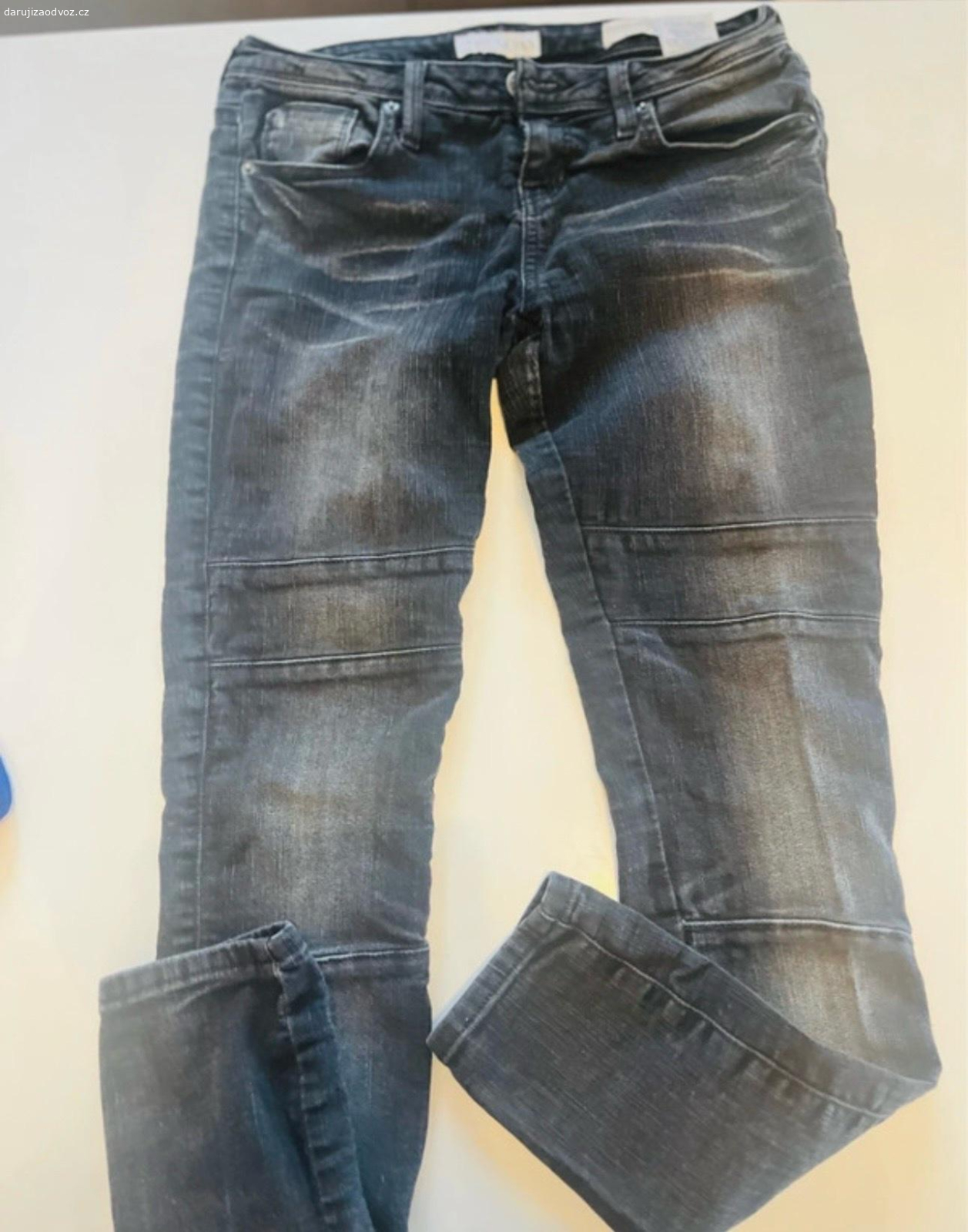 sada s-m guess Fb sister. Mikča nová, džíny i legíny nošené l- oboje elastické, ale velikostně sedí

možné osobní setkání - poprosím o lahev coly zero anebo komplet zásilkovna 120.-