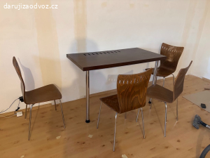 Sada židlí se stolem