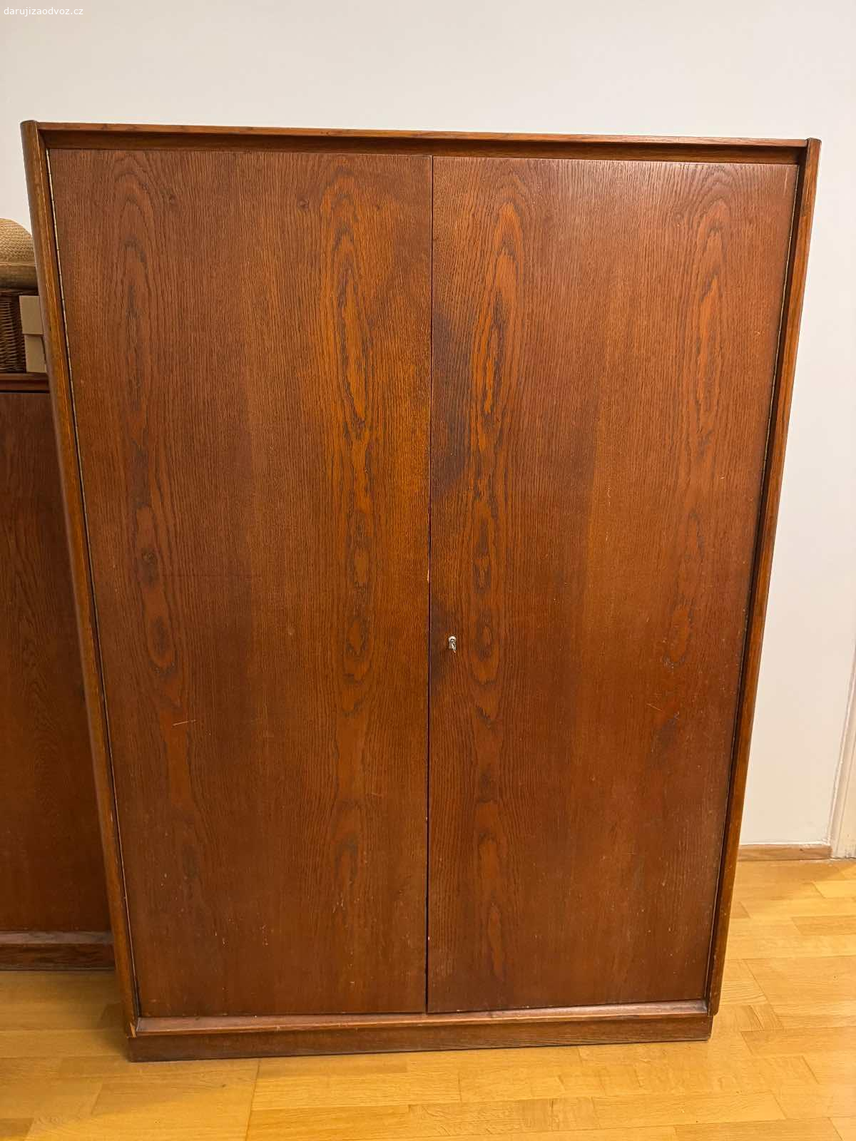 Šatní skříň 50 leta. Šatní skříň 50-léta