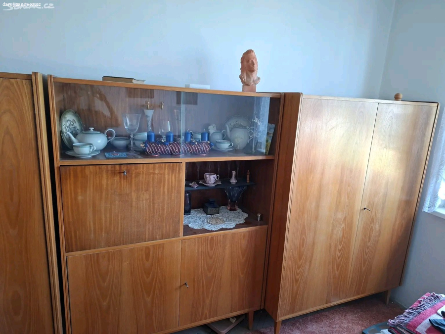 Šatní skřín a komoda