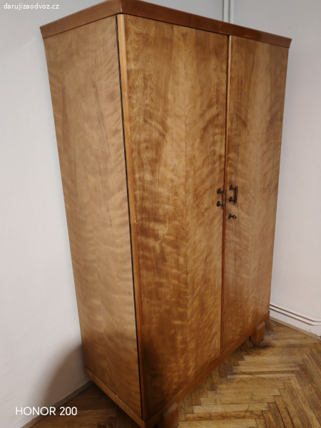 Šatní skříň že 40. let