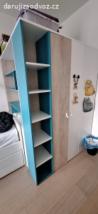Šatní skřín