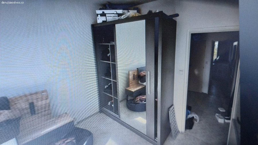 Šatní skříň