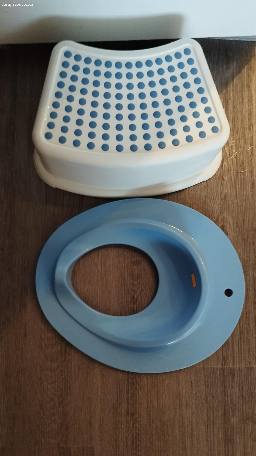 schůdek a prkýnko. dětské prkýnko na WC a schůdek