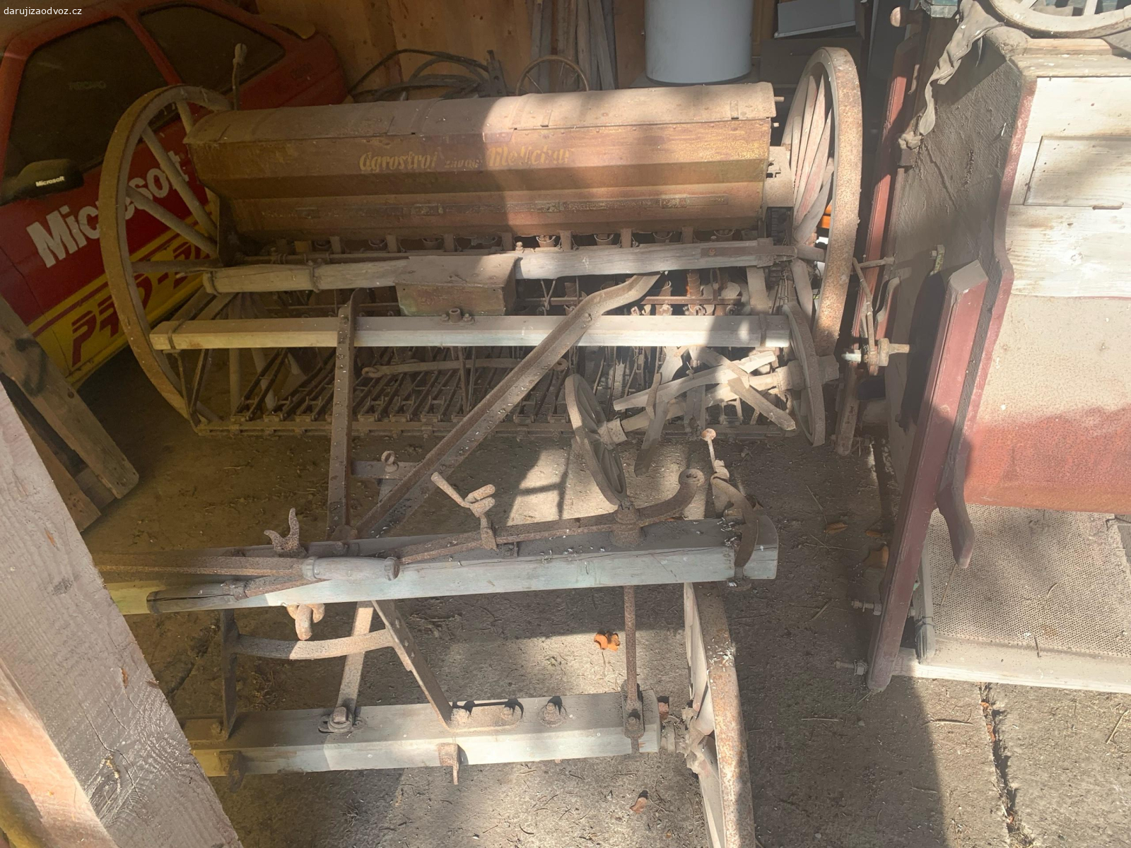 secí stroj. secí stroj