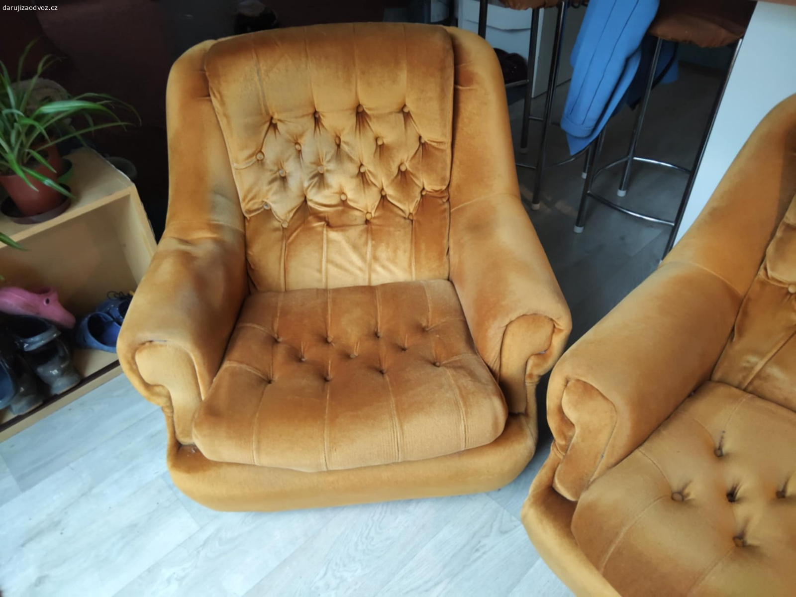 Sedací souprava. Gauč a dvě křesla