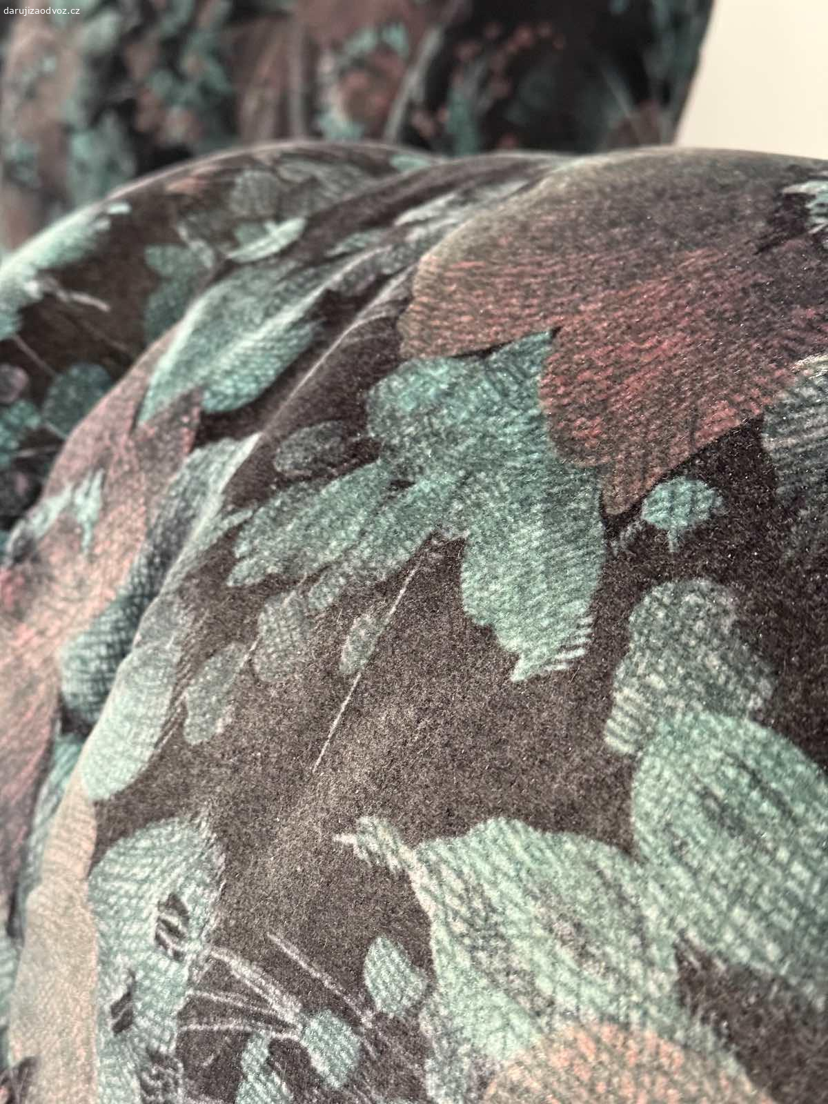 Sedací souprava. Jedna rozkládací sedačka a dvě křesla. Krásný stav. Mikroplysovy povrch.