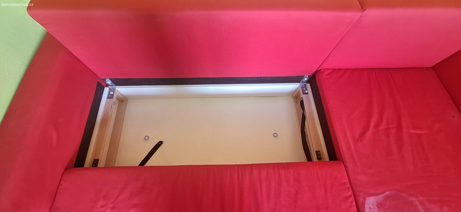 Sedačka IKEA s úložným prostorem. Daruji za odvoz rozkládací sedačku IKEA s úložným prostorem.

Rozměry:

235 cm šířka
140 cm hloubka